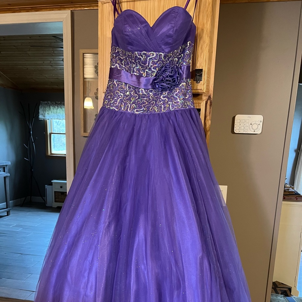 Prom Dress - Picture 2 of 9